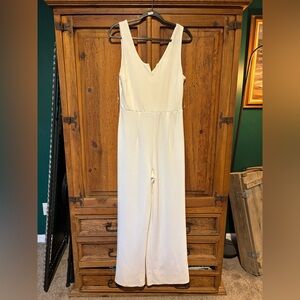 Chic White Sleeveless Jumpsuit